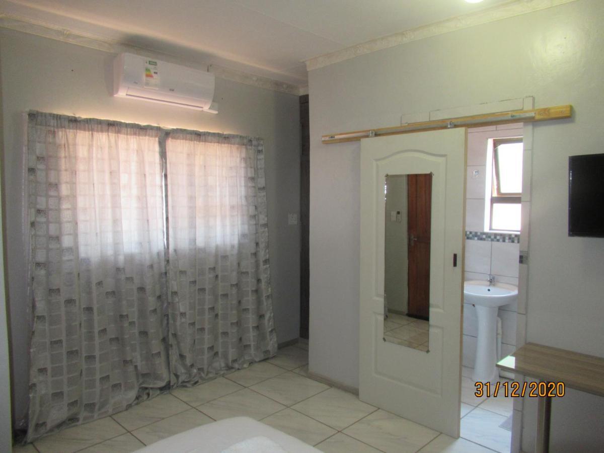 Pab-Love Guest House Куруман Екстер'єр фото
