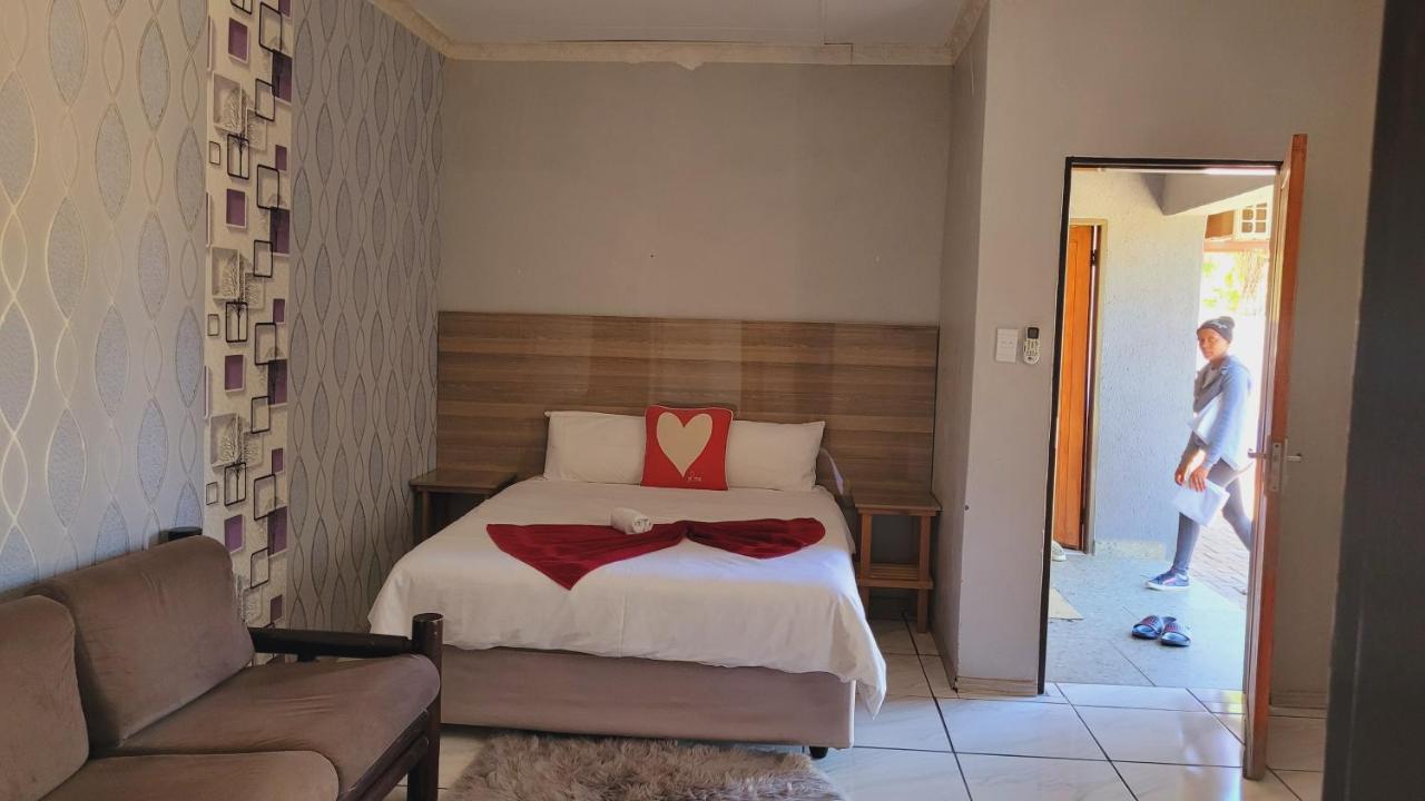 Pab-Love Guest House Куруман Екстер'єр фото